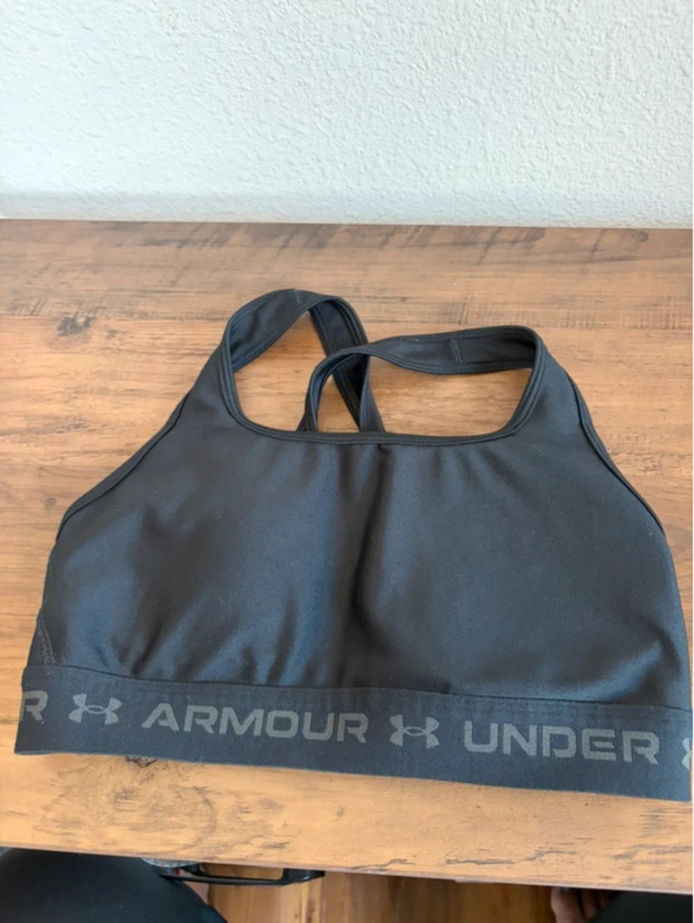 Under Armour compression black sports bra M tight fit. Removable pads
